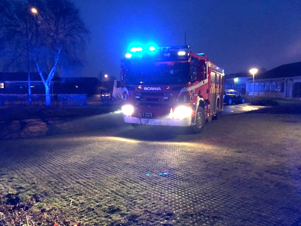KNALLERT BRÆNDT AF PÅ LEGEPLADS