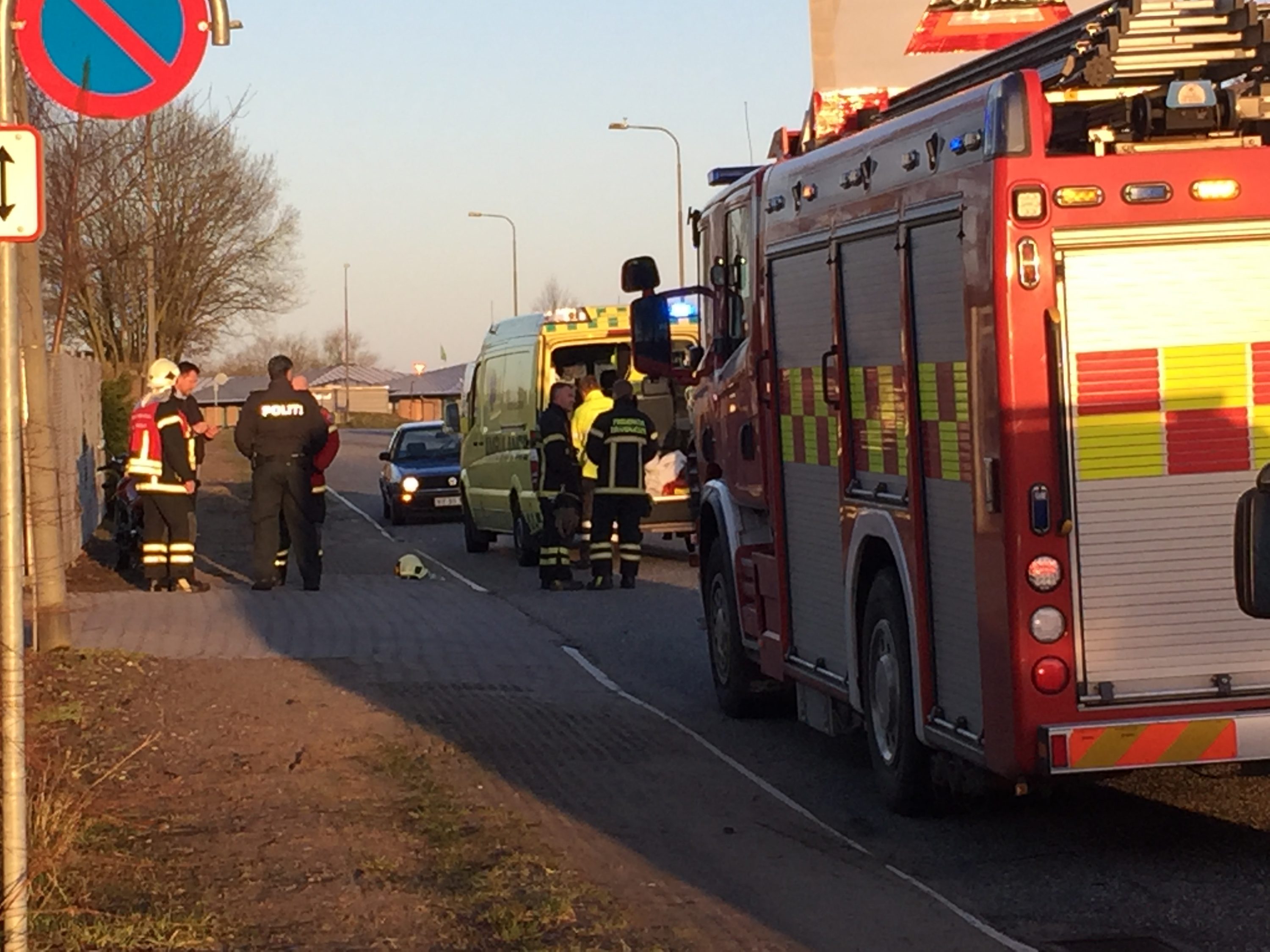 MOTORCYKEL MOD BIL – EN PERSON KØRT TIL SKADEMODTAGELSEN I KOLDING