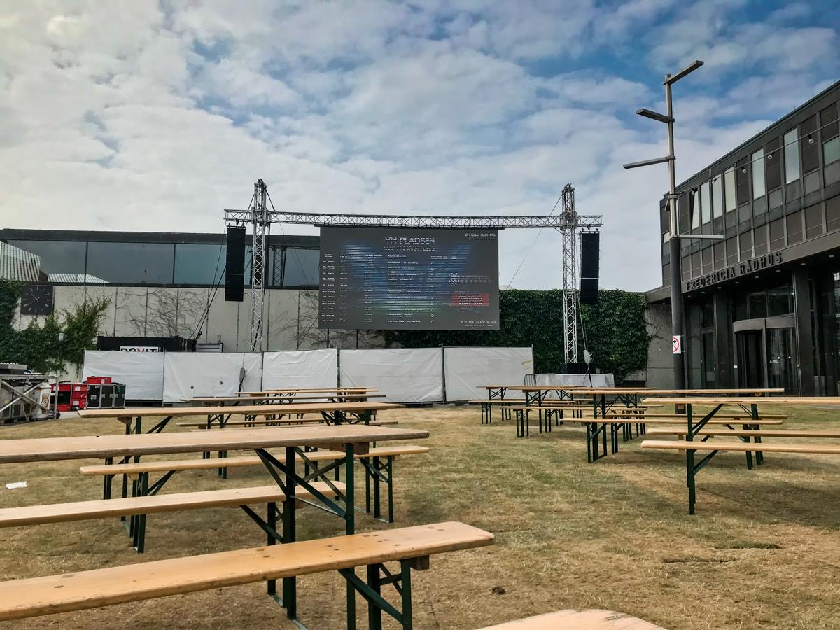 VM-PLADSEN ER ÅBEN – 54 VM KAMPE VISES PÅ STORSKÆRM MIDT I FREDERICIA