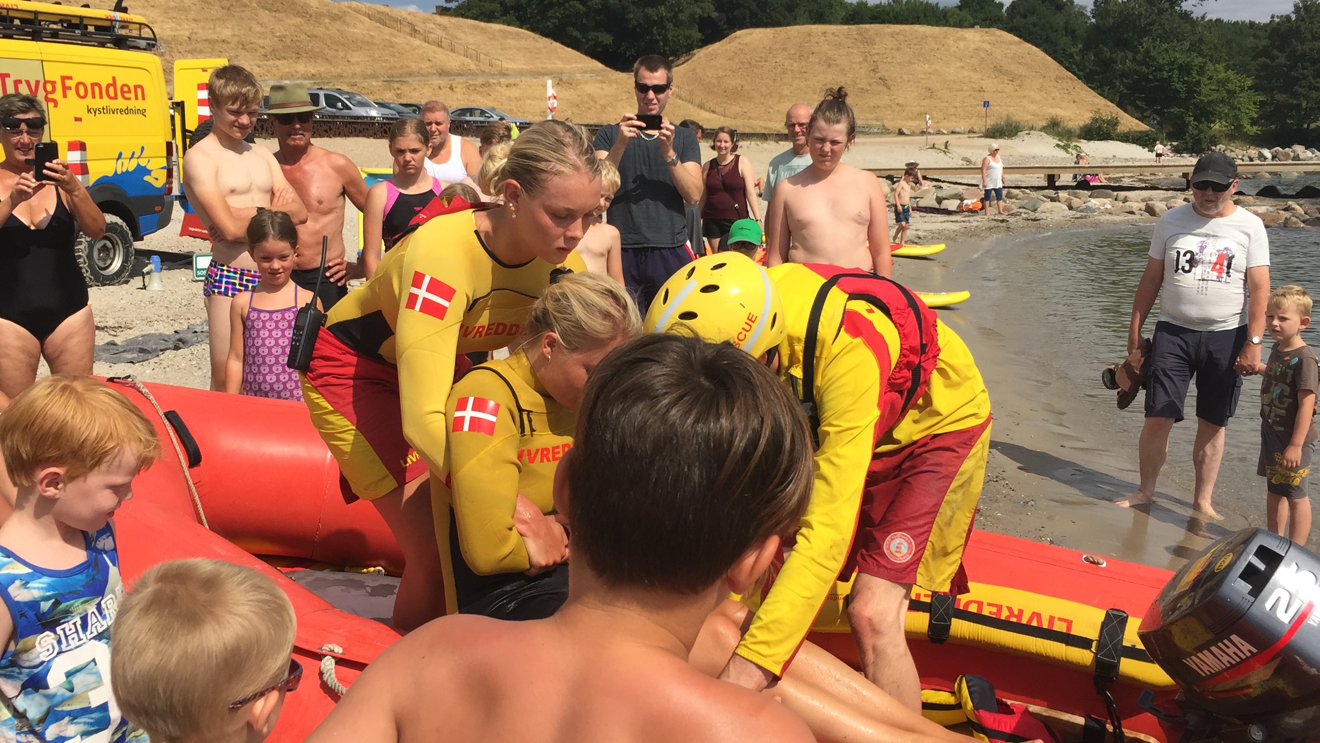 SE VIDEO : BØRN VAR I PRAKTIK SOM LIVREDDER