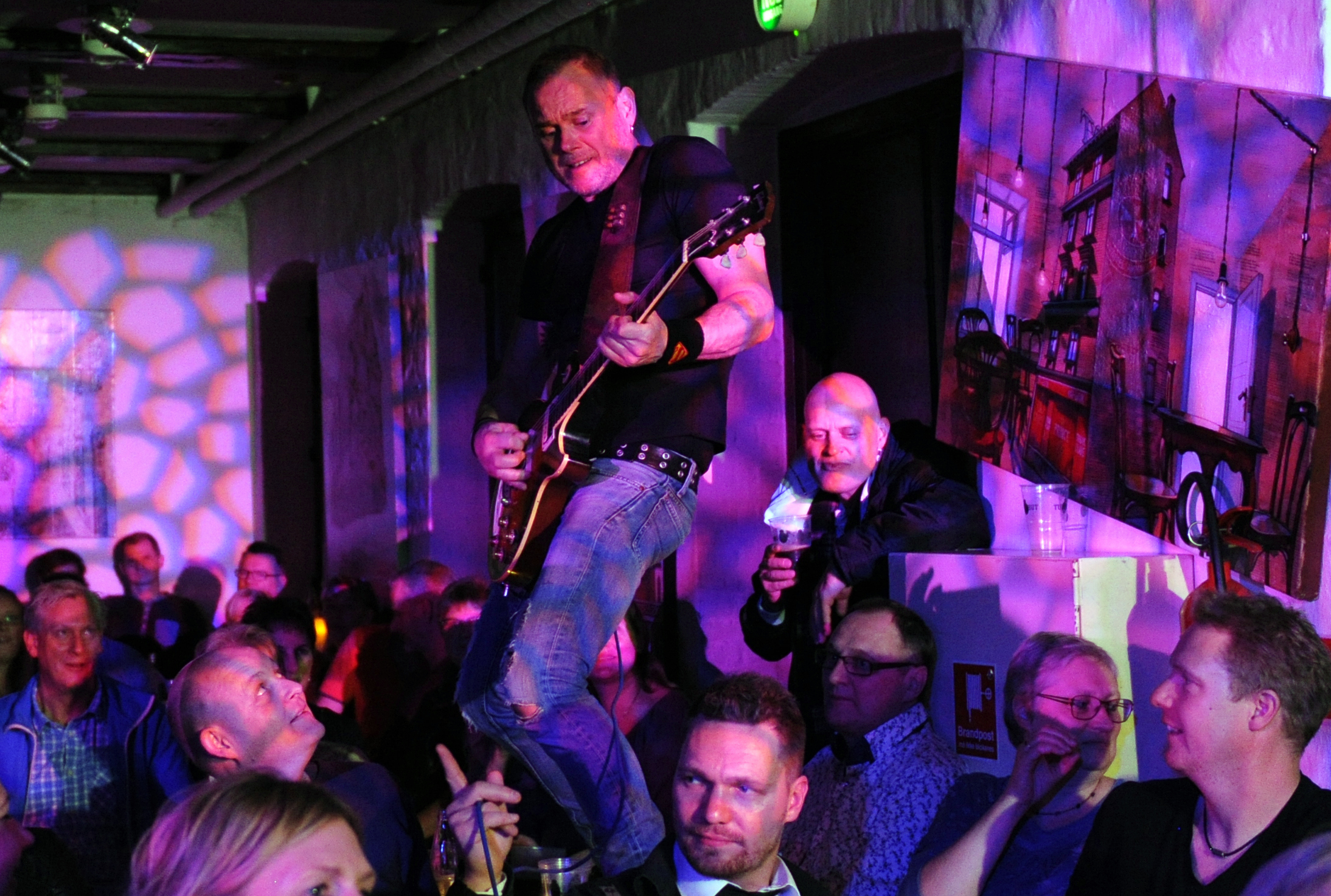 Lokalt band spiller på Jelling musikfestival