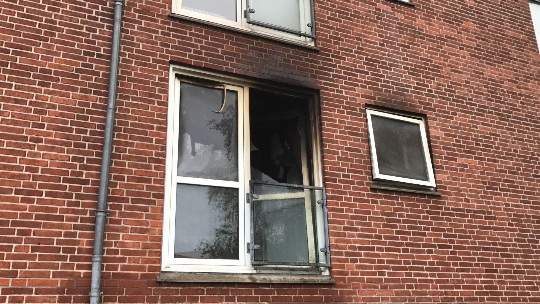 Voldsom brand i lejlighed: Lejlighed udbrændt