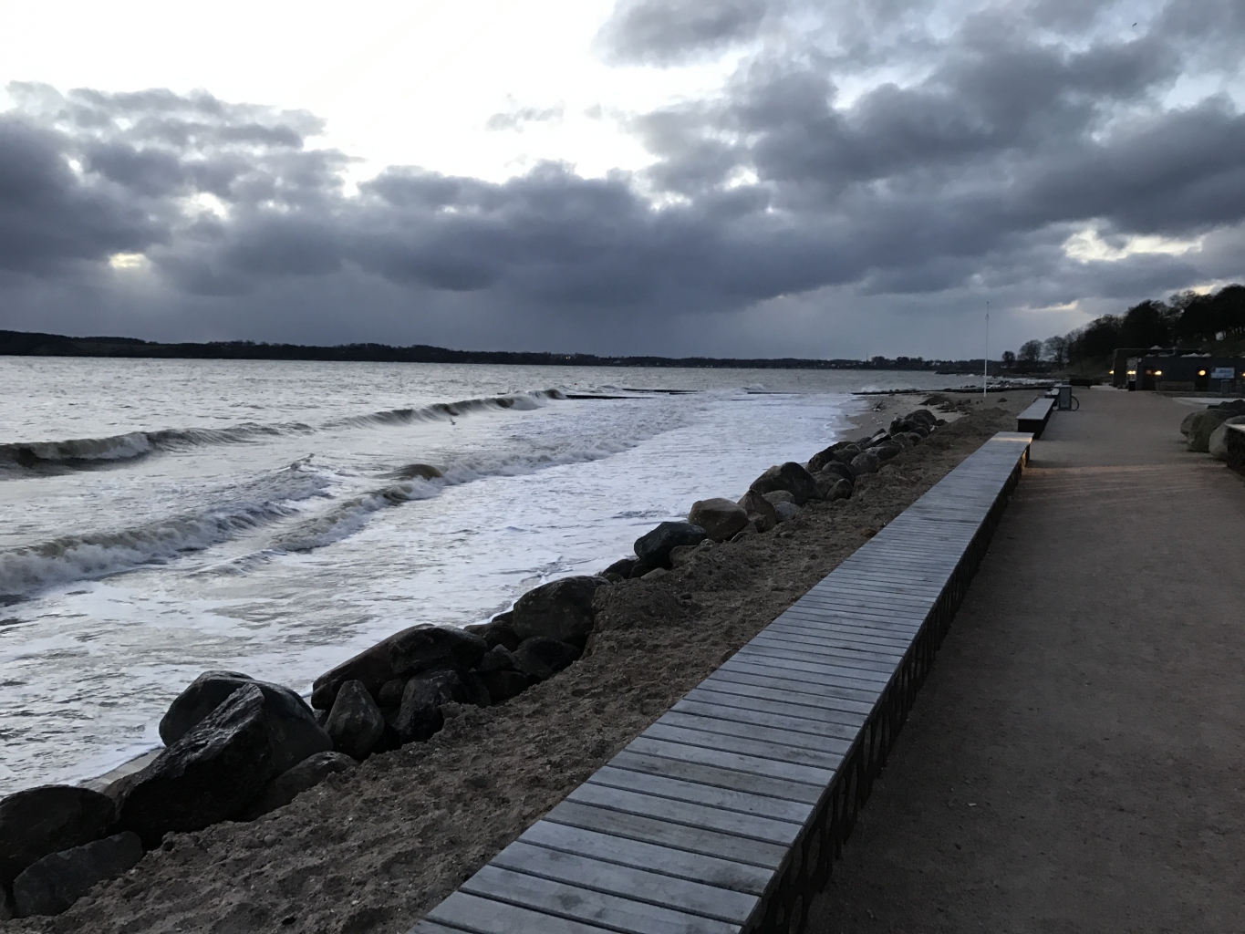 VIDEO: Stormfloden dagen derpå
