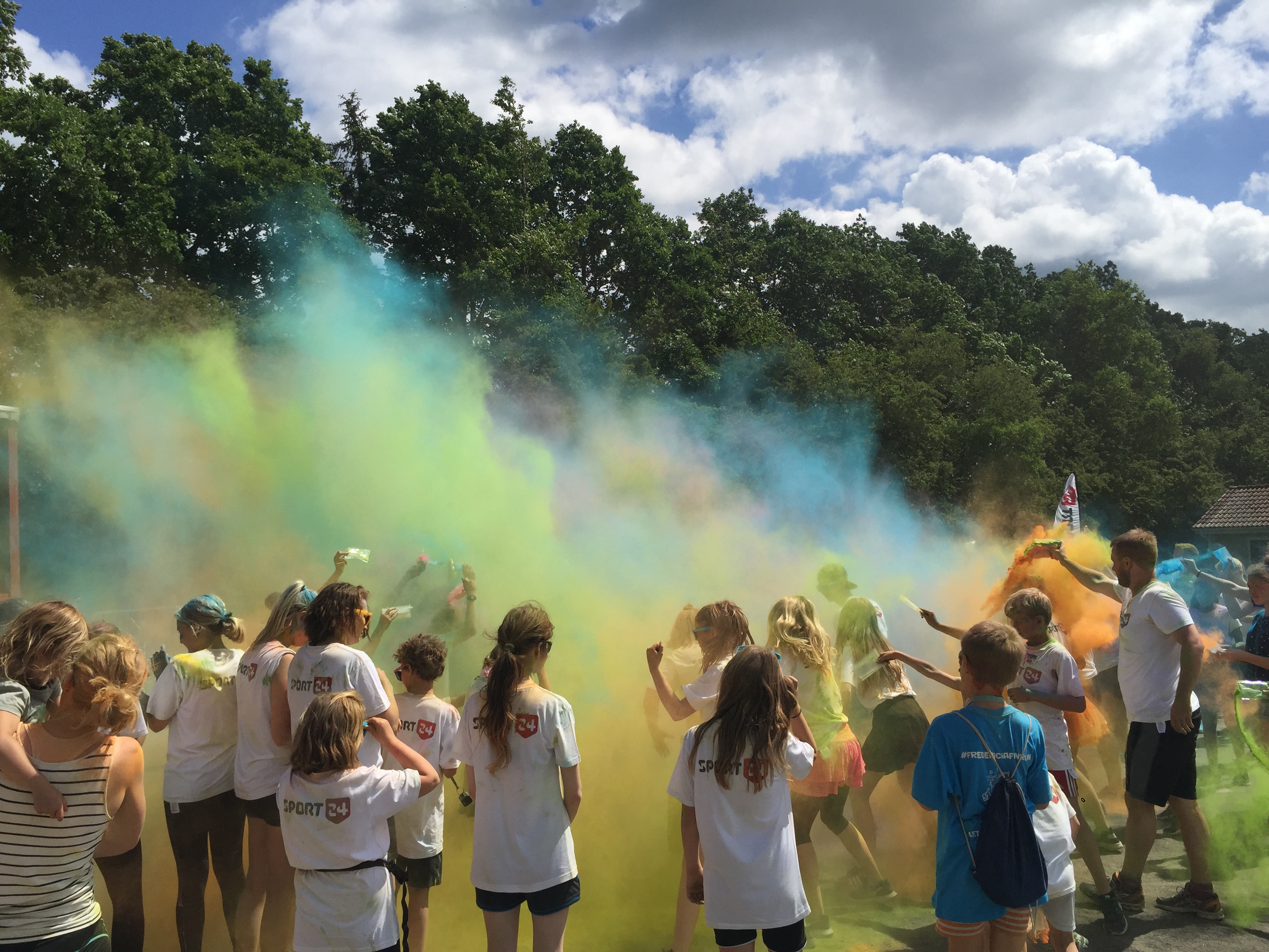 FREDERICIA FUN RUN : FLERE HUNDREDE LØB I REGNBUENS FARVER