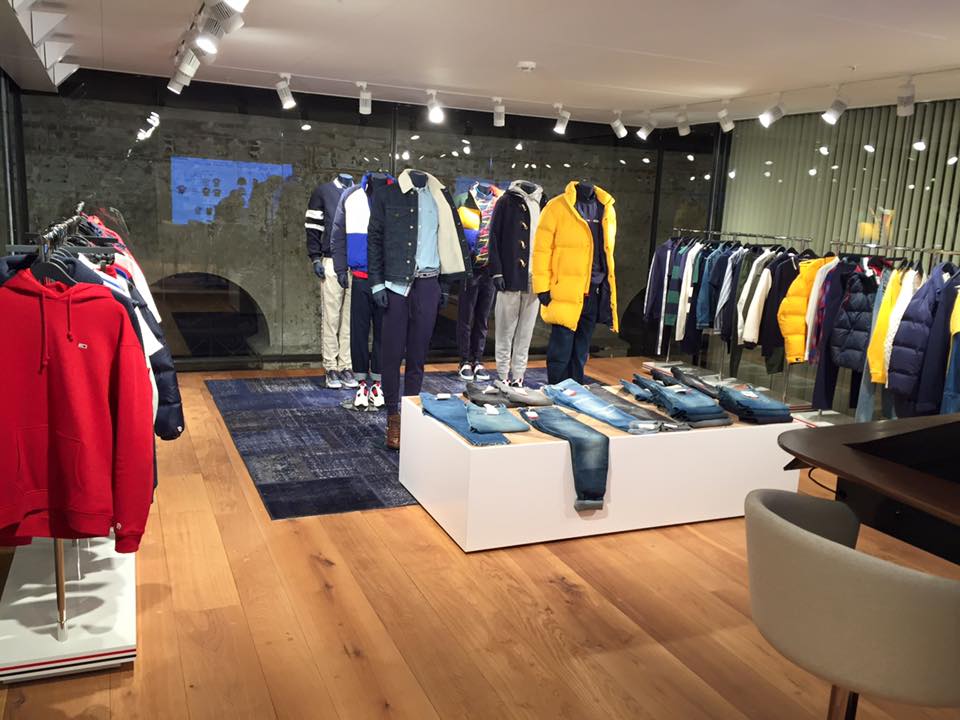 TØJBUTIKKEN MIAMI HOLDER FLYTTEDAG – OG OVERTAGER TØJEKSPERTEN I FREDERICIA