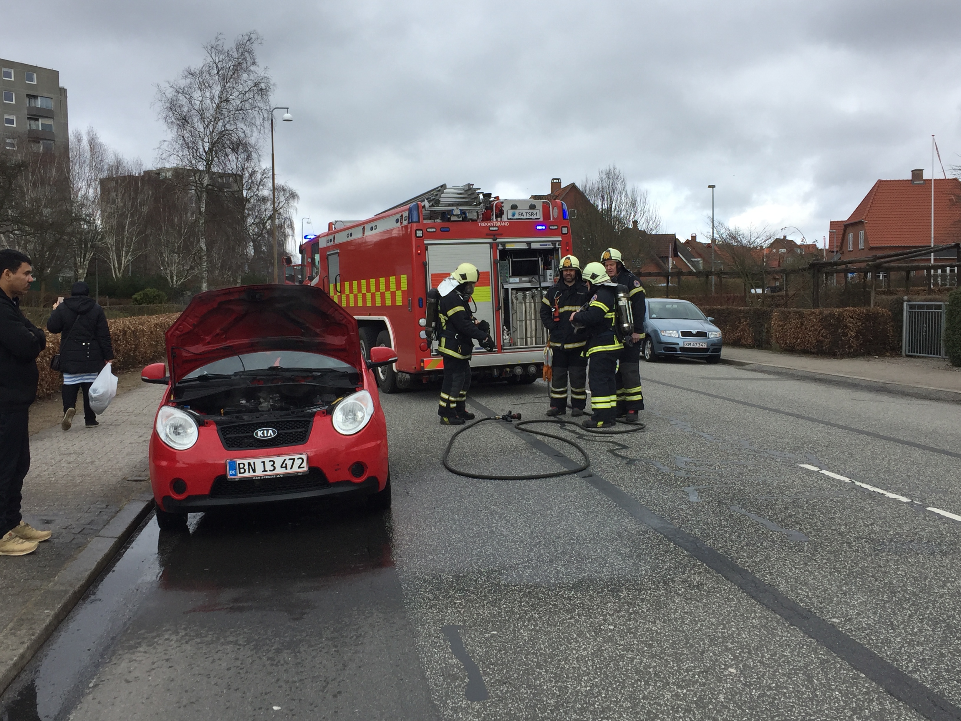 BILBRAND I JERNBANEGADE MANDAG