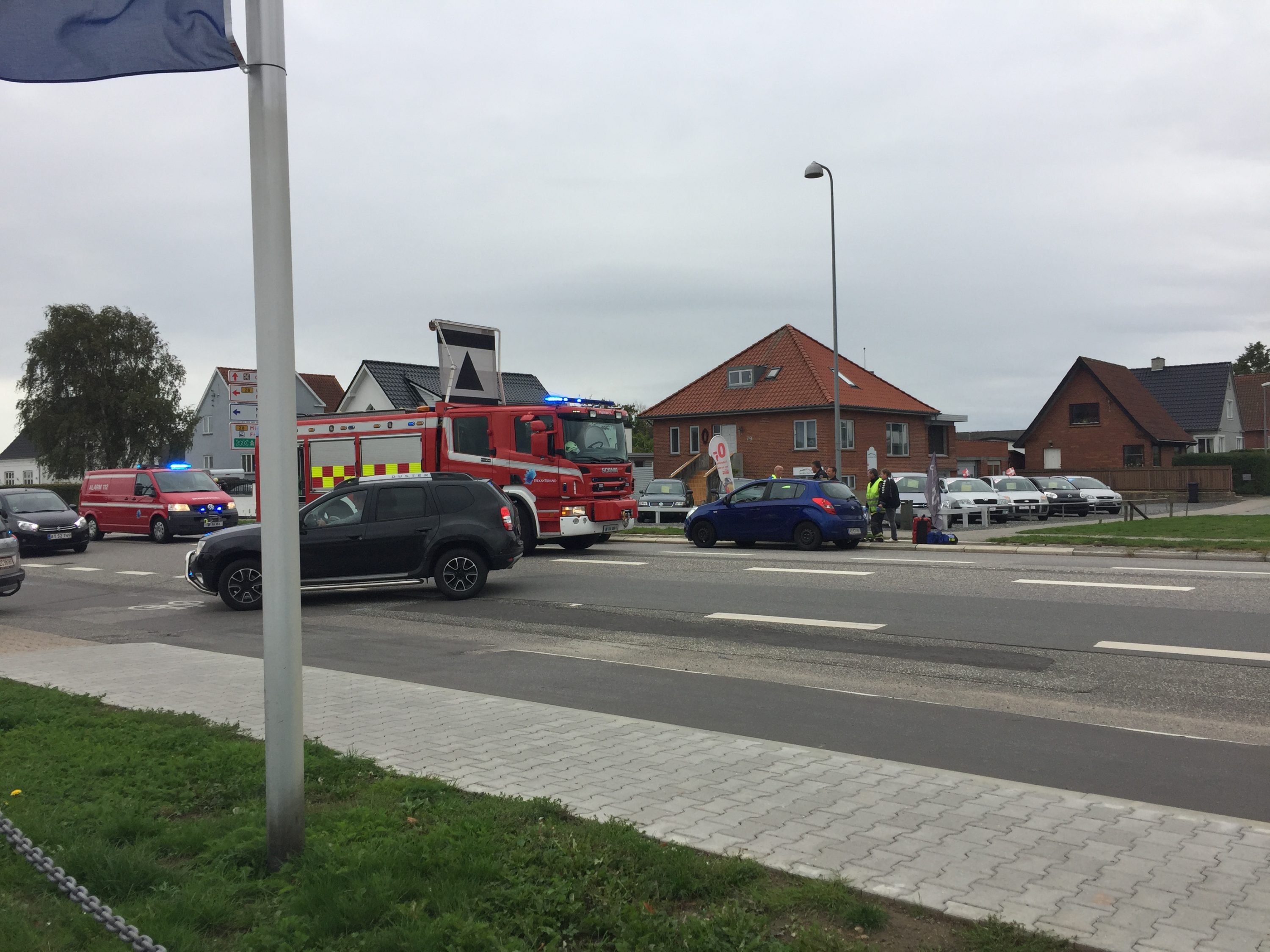 FÆRDSELSUHELD PÅ VEJLEVEJ – EN PERSON KØRT TIL TJEK PÅ SKADEMODTAGELSEN I KOLDING