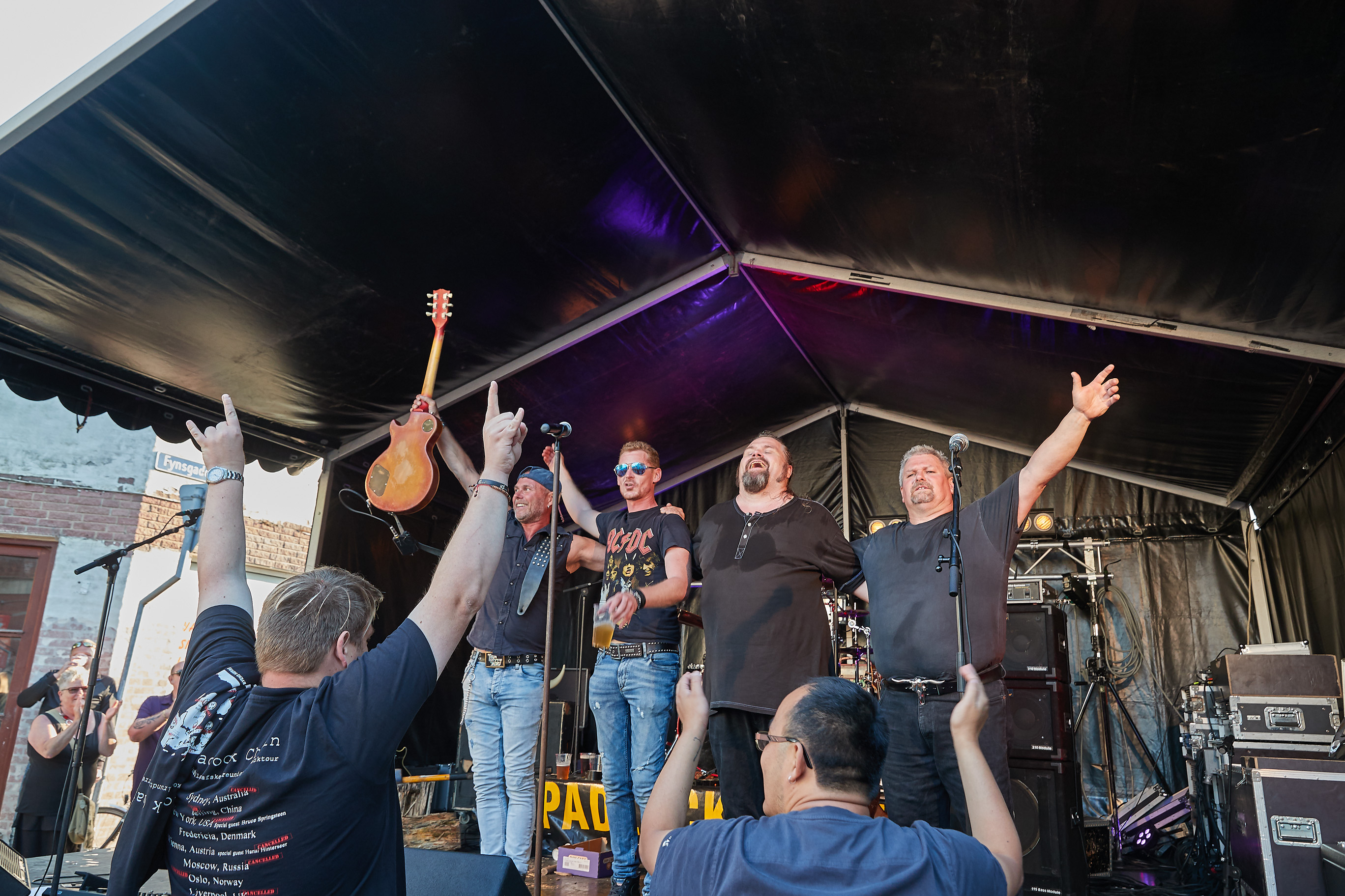 TØJHUSET KOMMER TIL AT RYSTE AF SKRAMMELROCK