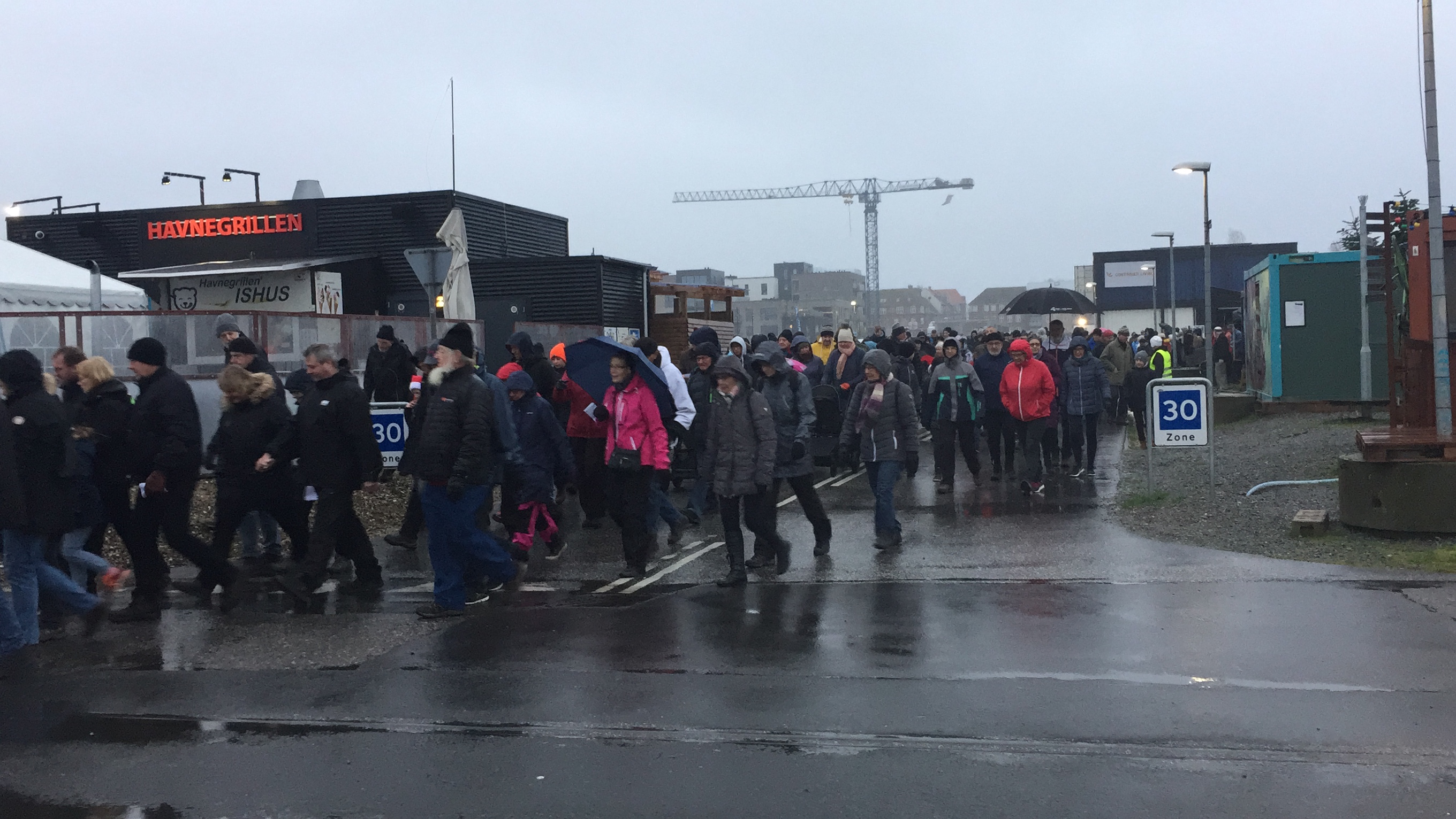SE VIDEO : JULEMÆRKEMARCH NR. 42. TRAK OVER 500 DELTAGERE