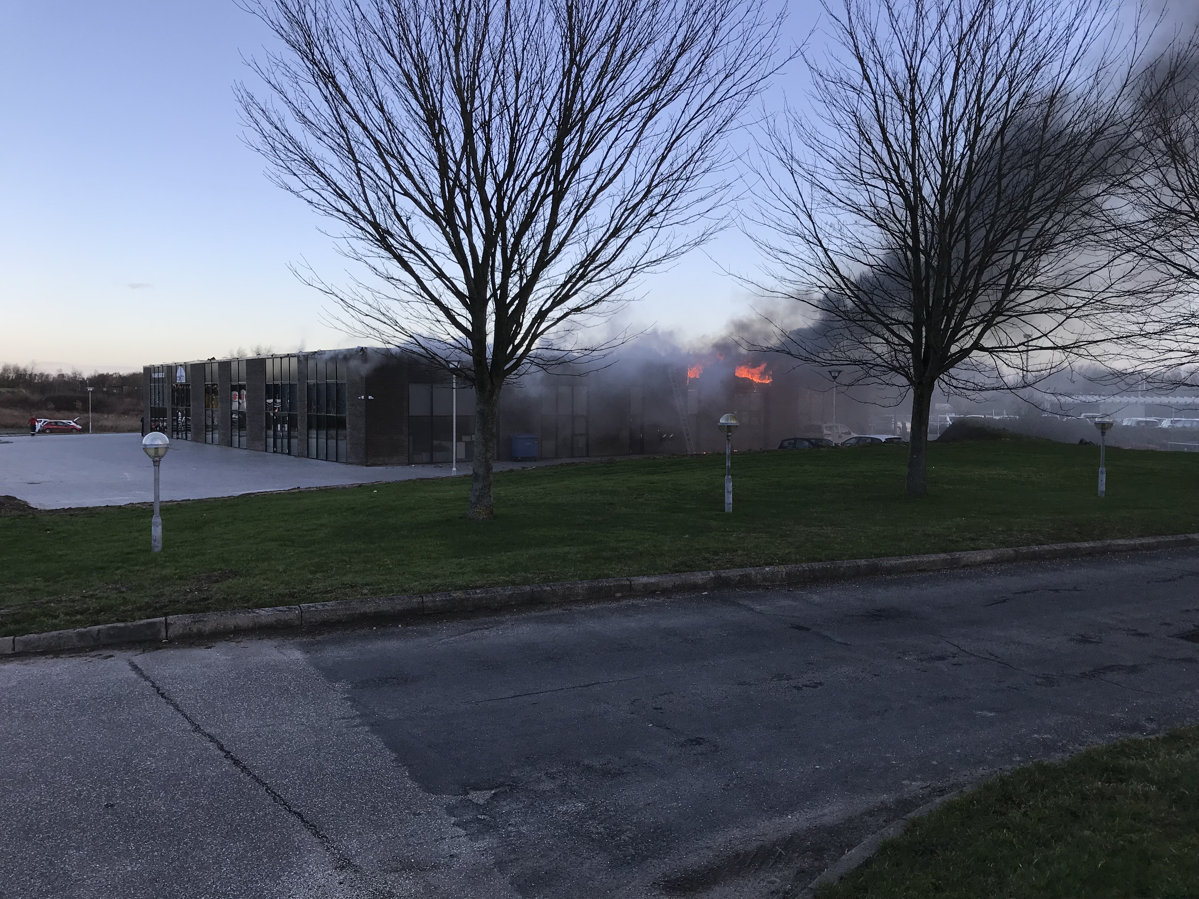 STOR BRAND I BILFORRETNING