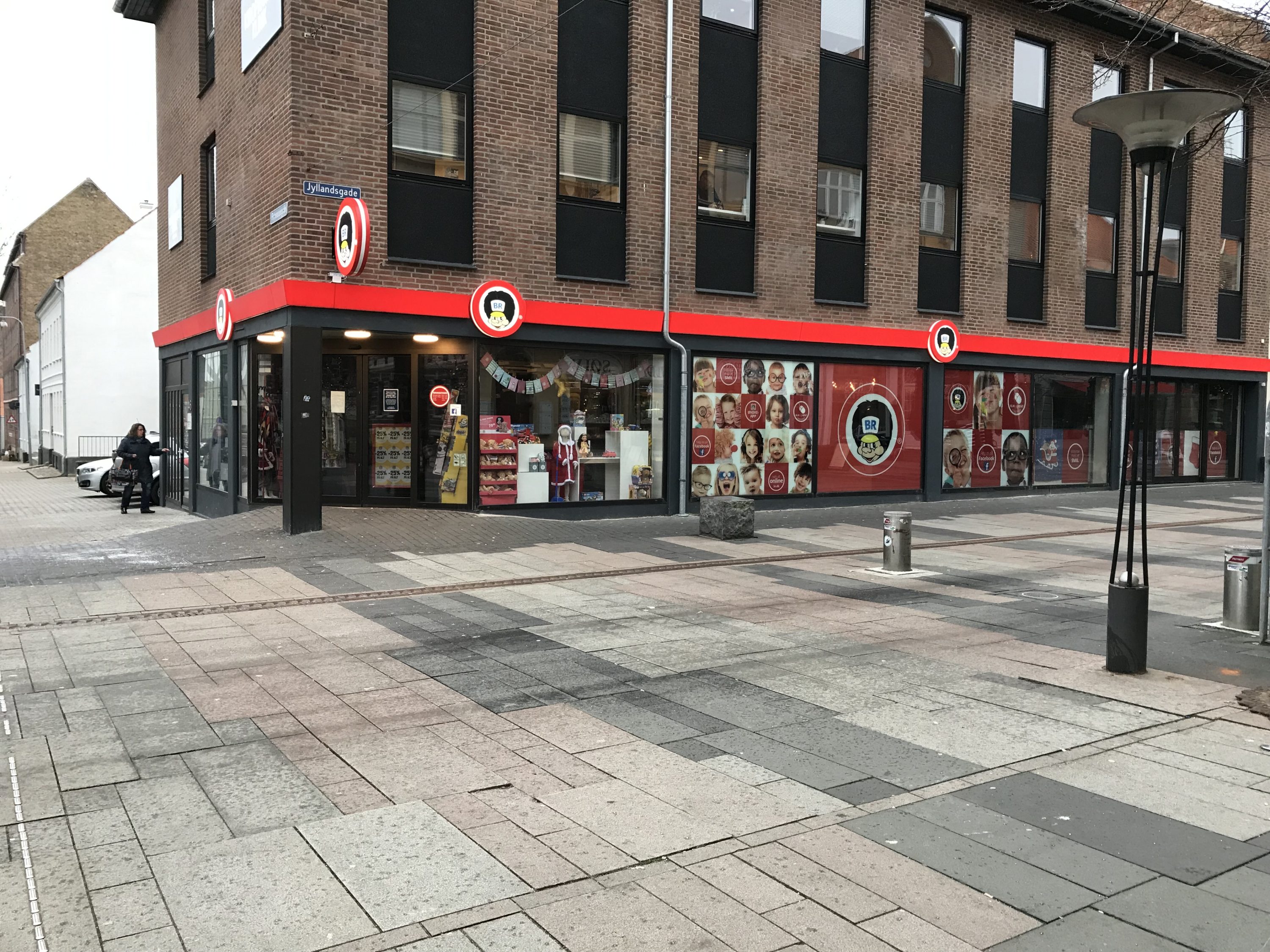 UDSALG AFLYST : TOP-TOY KURATOR FRITSTILLER ALLE MEDARBEJDERE