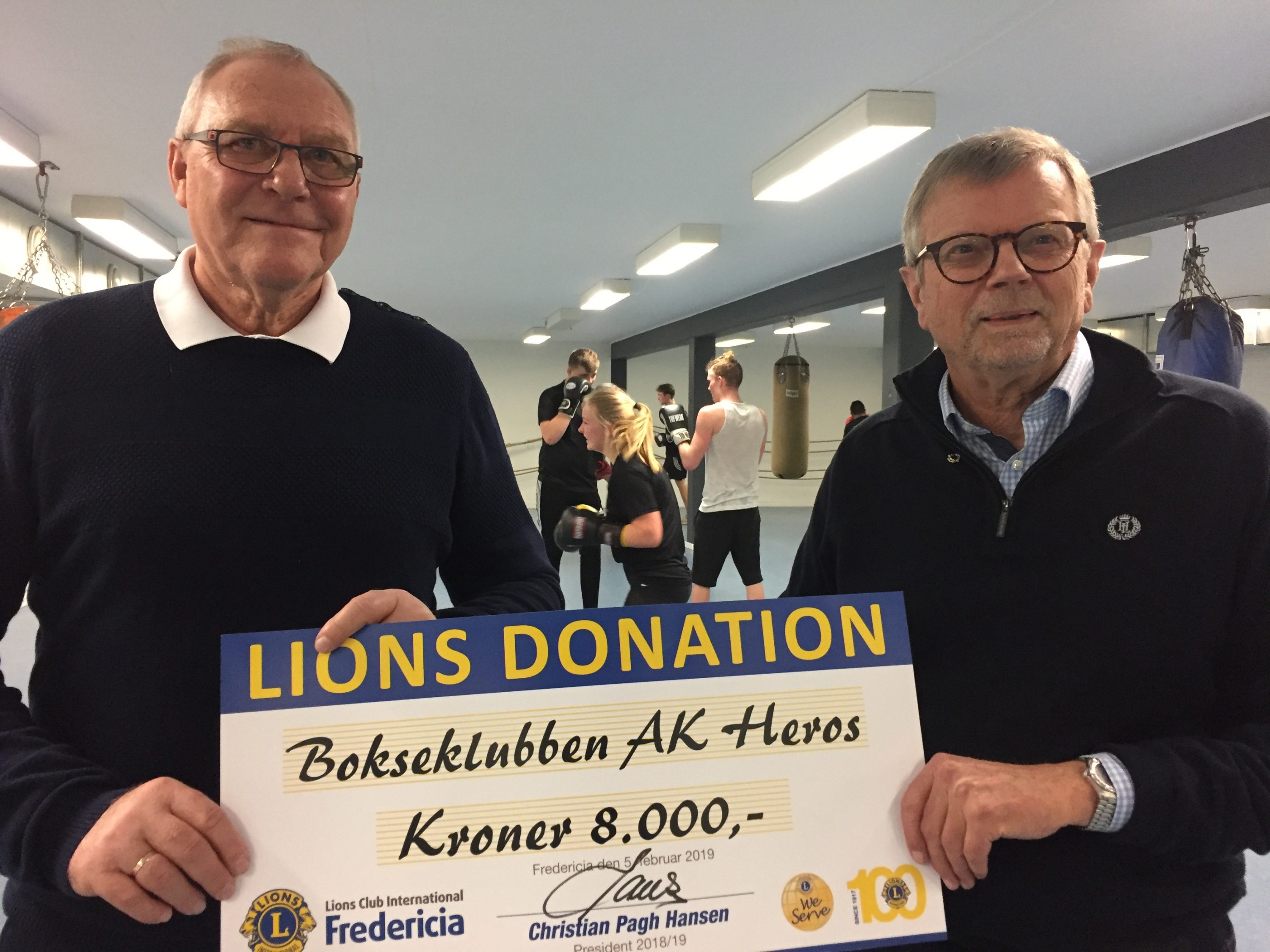 SE VIDEO : AK HEROS FIK 8.000 KR. TIL NYT UDSTYR