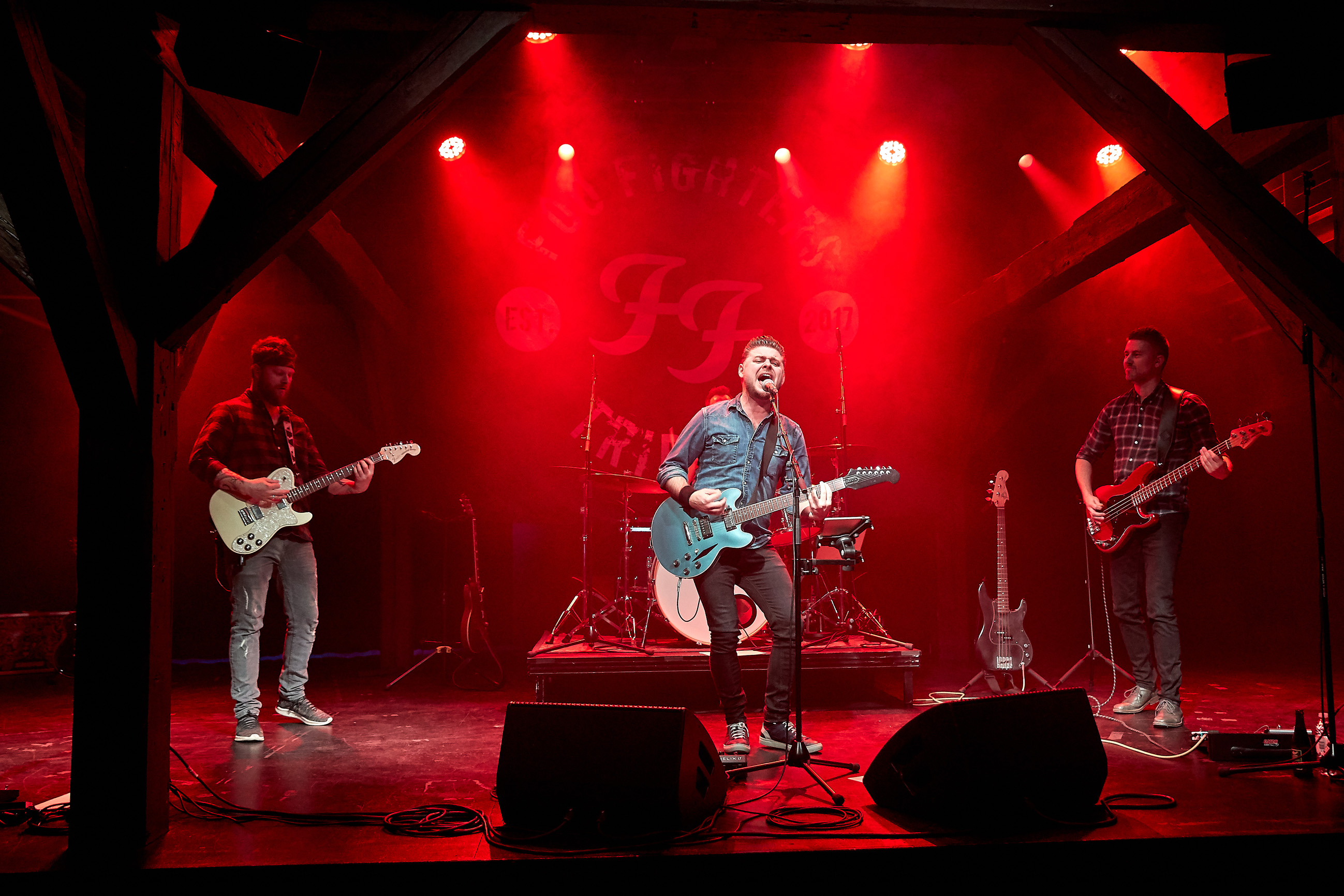 SE BILLEDERNE : Foo Fighters Tribute