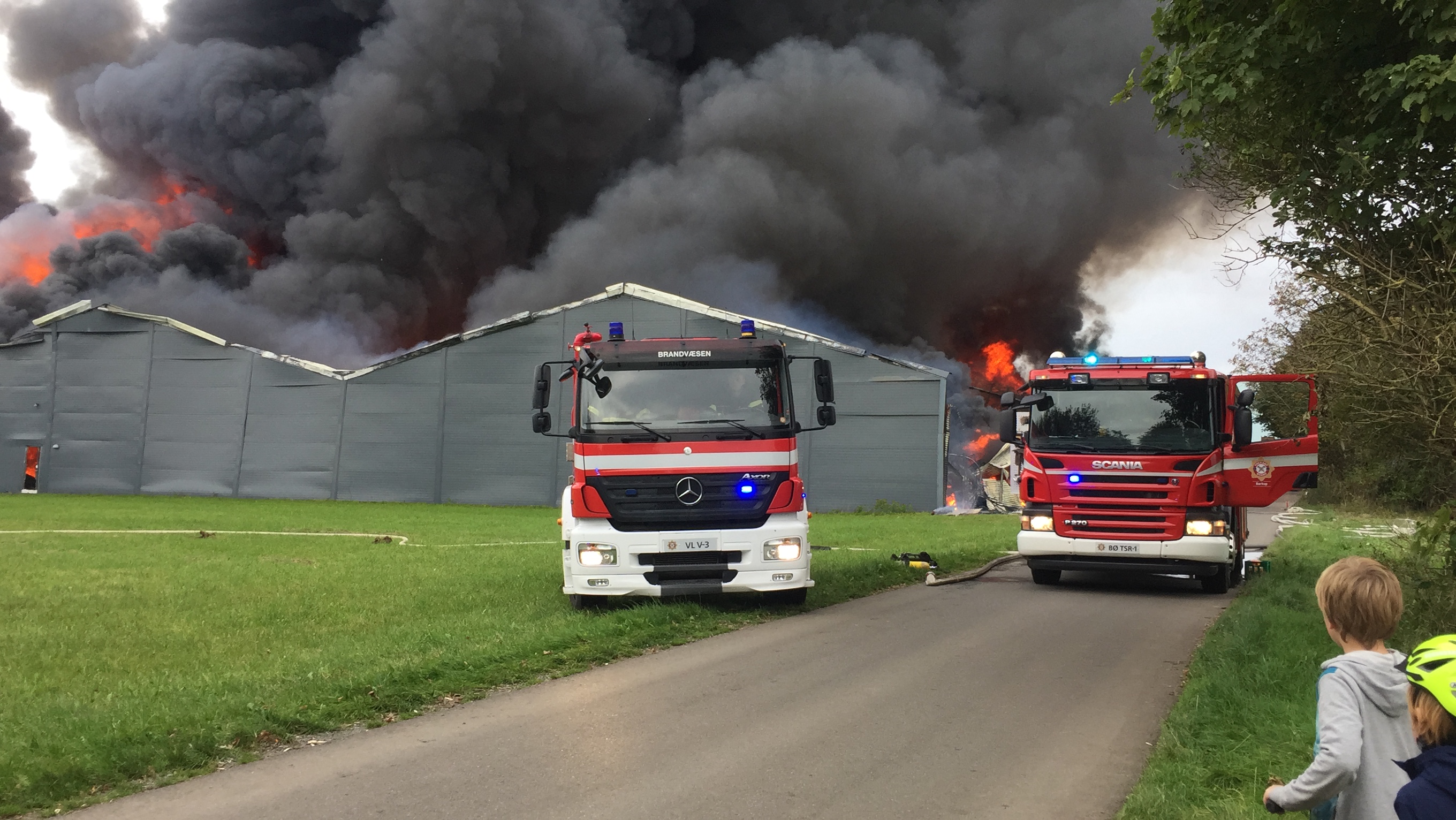 STOR BRAND PÅ EN VIRKSOMHED I BØRKOP