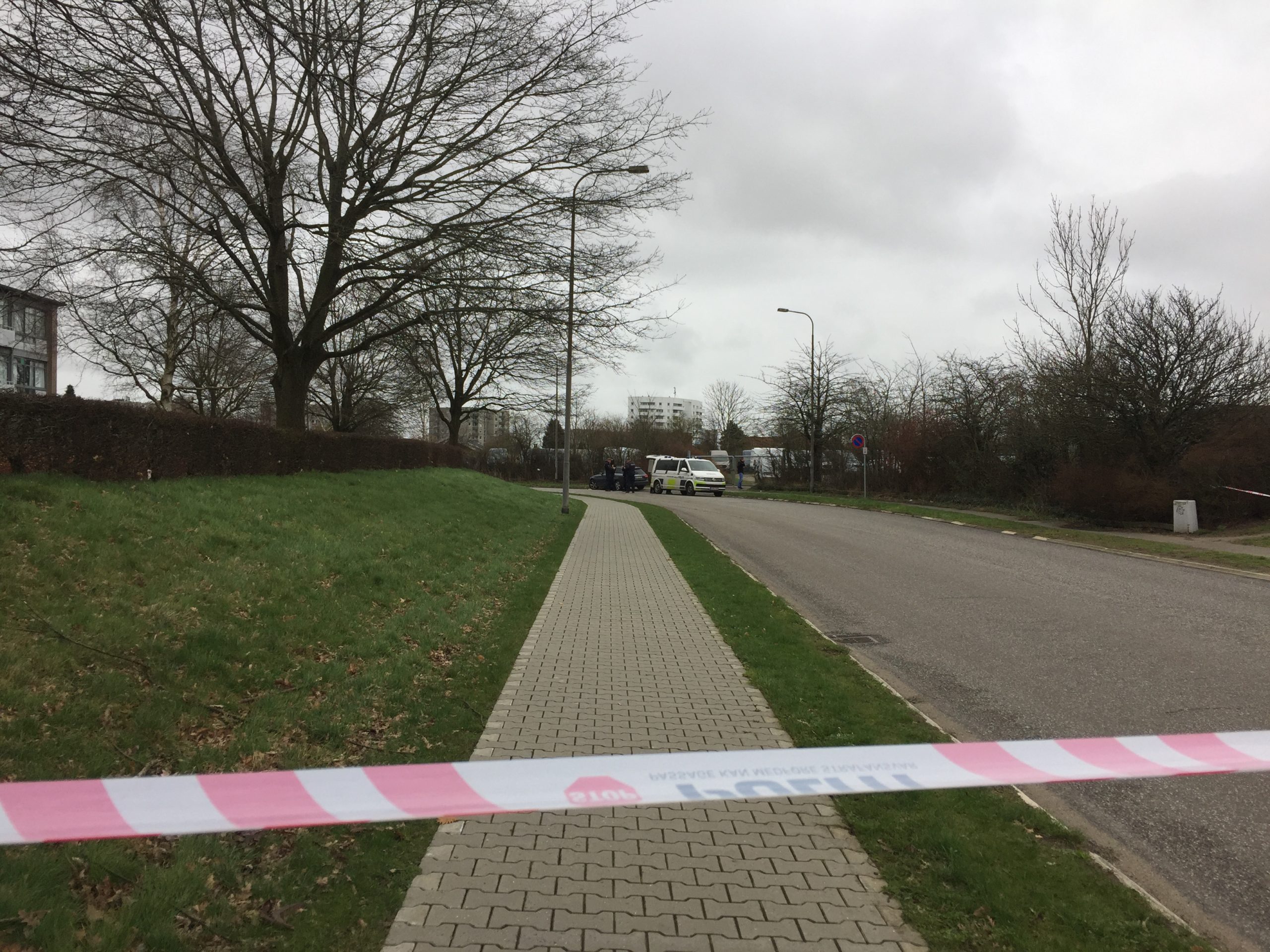 24-årig mand ramt af skud i brystet i Korskærparken