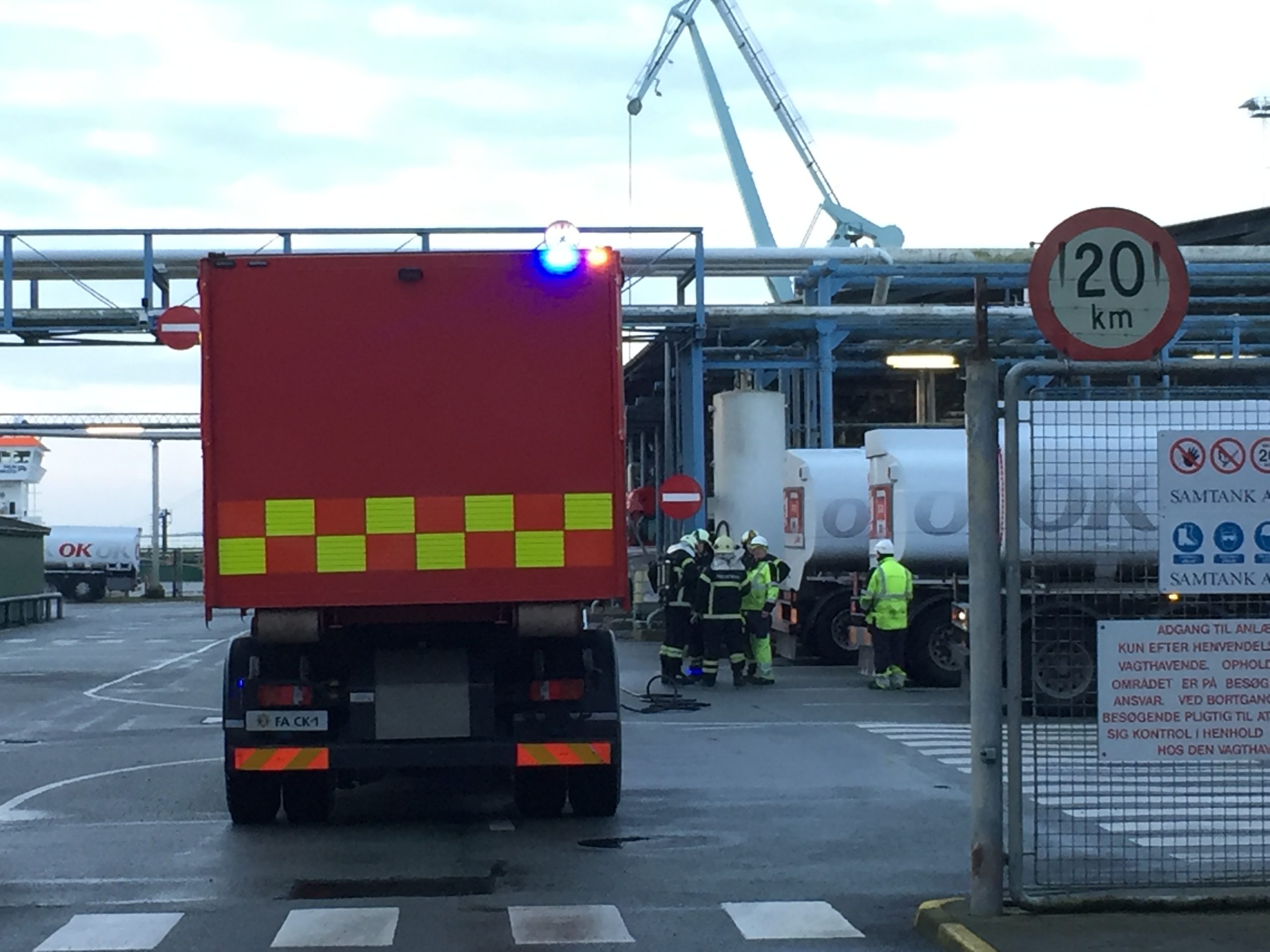 Se video: Stort benzinudslip på Vesthavns vej – Ekstra beredskab er tilkaldt