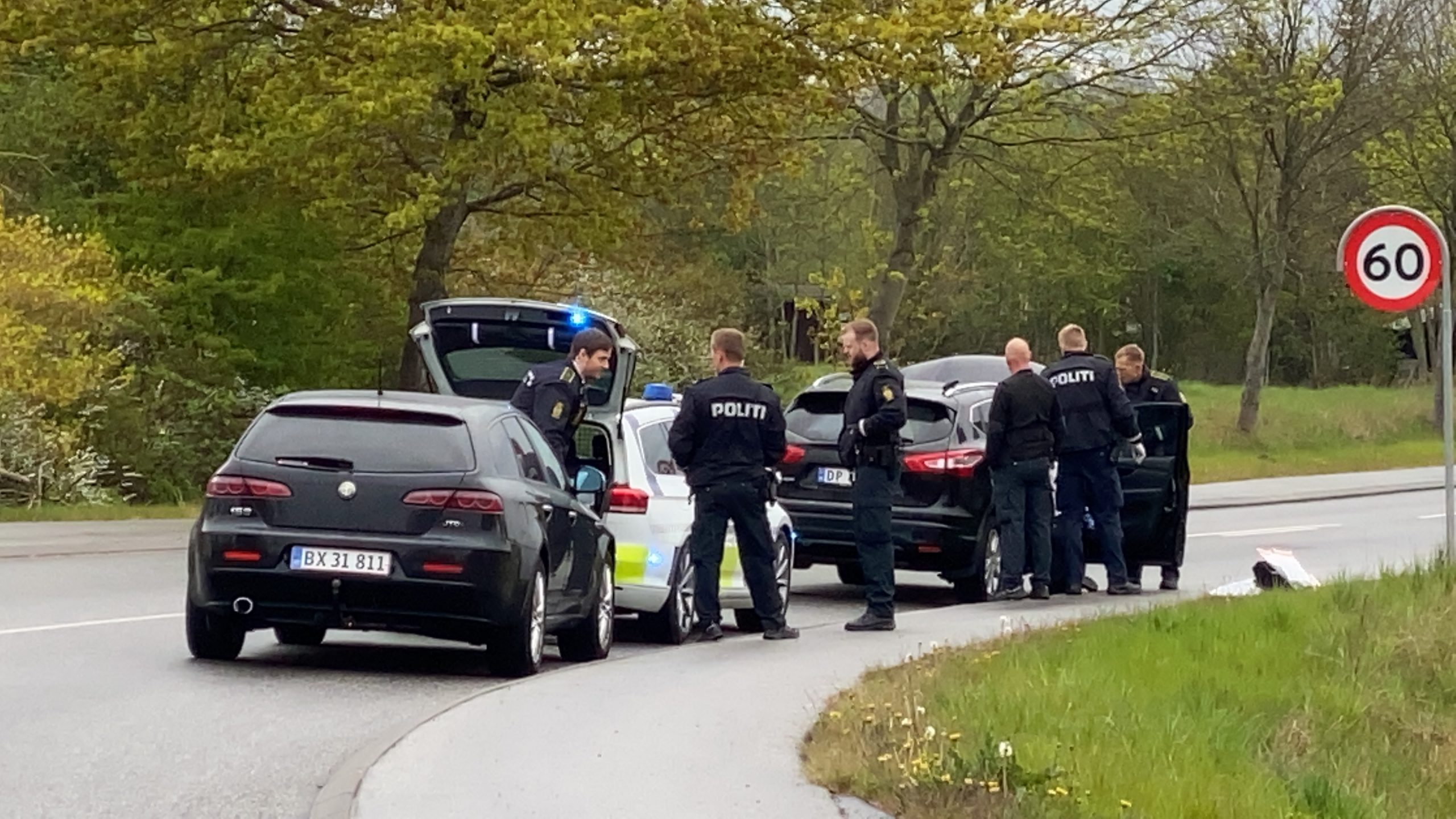 Politiet trak våben: Der var 30 kg hash i bil