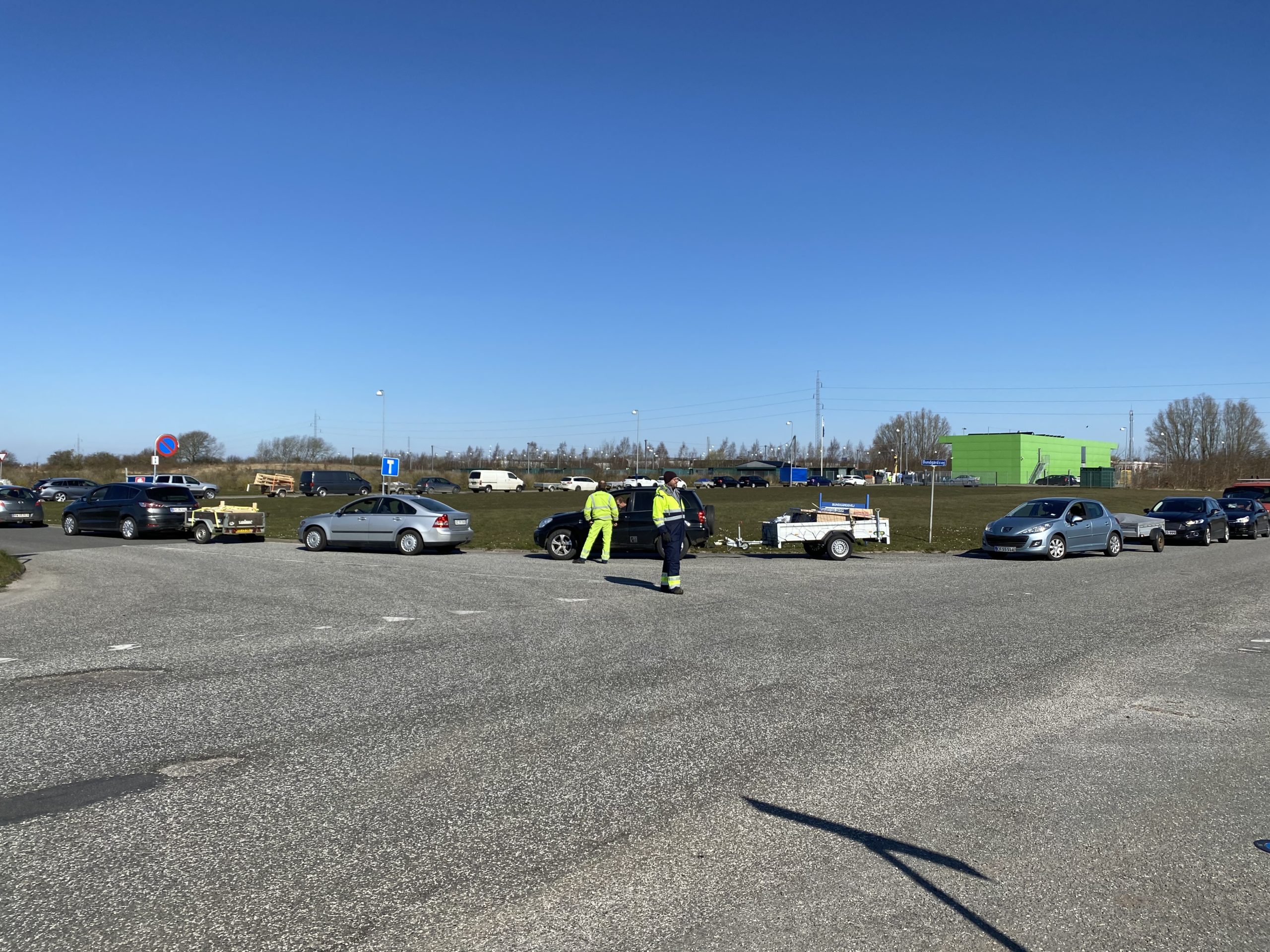 Ændrede åbningstider på genbrugspladser – og flere biler lukkes ind