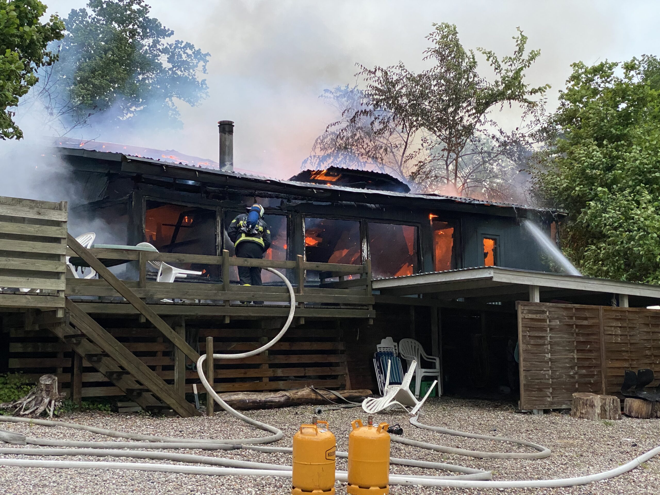 TrekantBrand Fredericia assisterer kollegaer i Middelfart ved sommerhusbrand