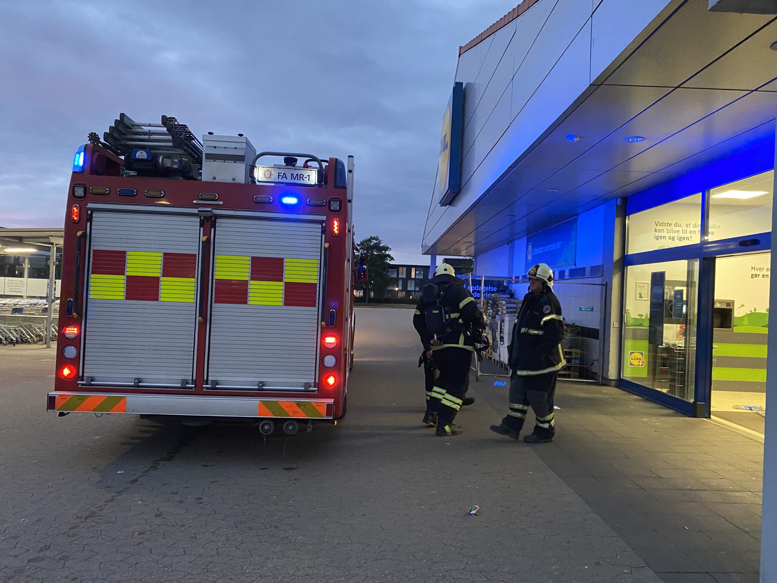 Røgkanon fyldte LIDL med røg
