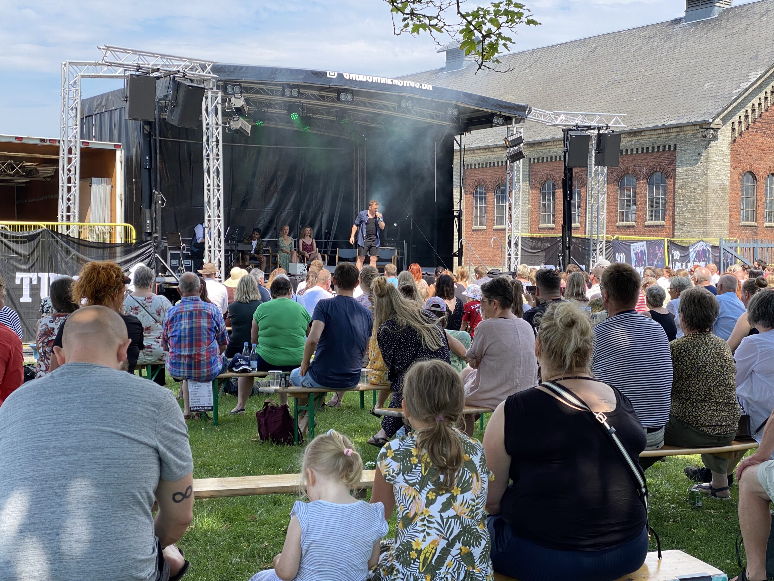 SE TV-INDSLAG: Efter musicalkoncert på Bülows Kaserne – “Fantastisk at møde publikum igen!”