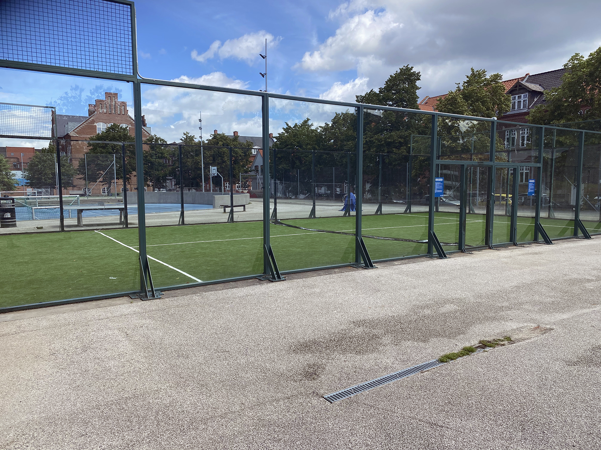 Padelbanen er åben igen