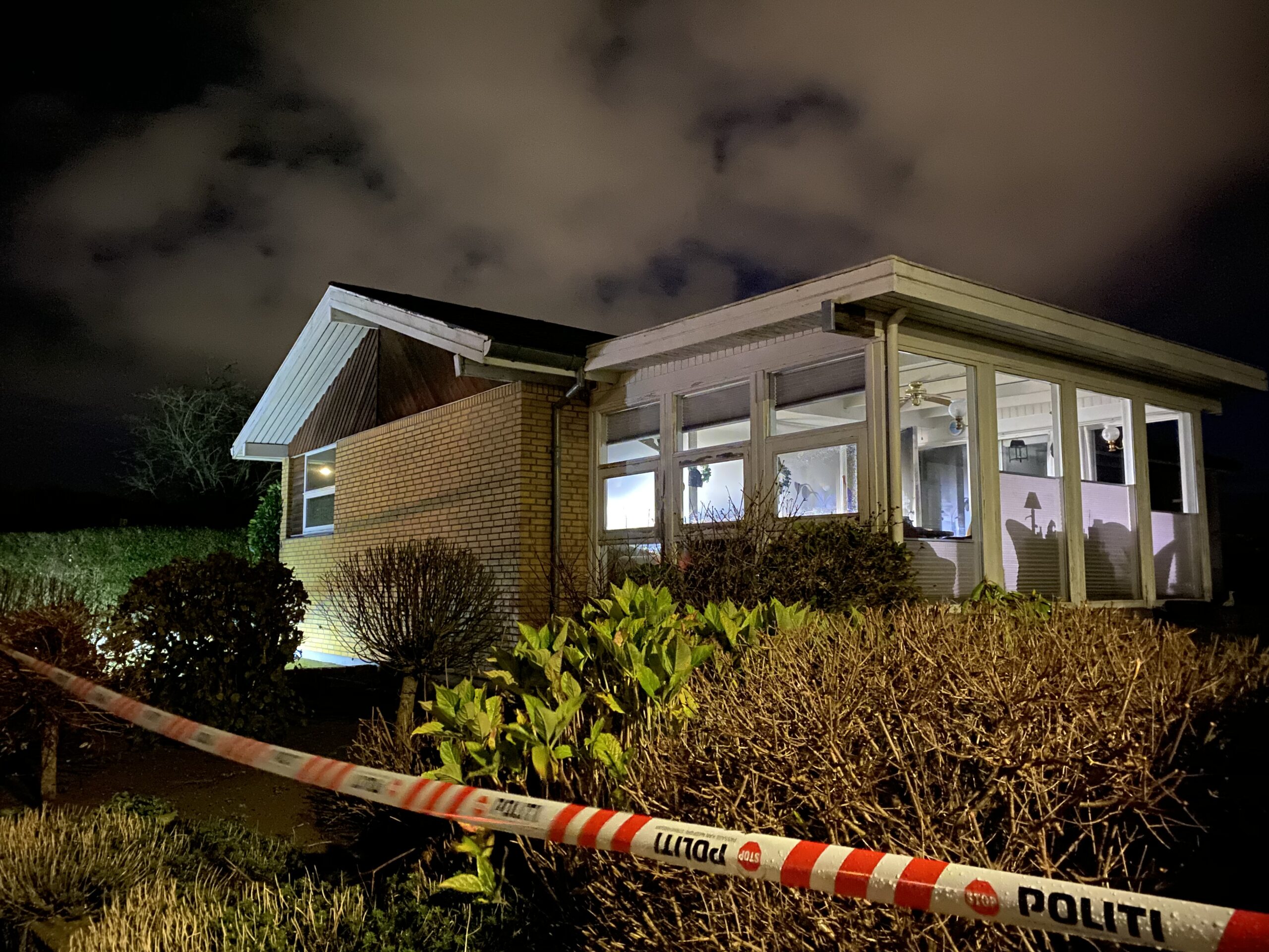 Tragisk dødsbrand: 80-årig død i forbindelse med villabrand i Erritsø