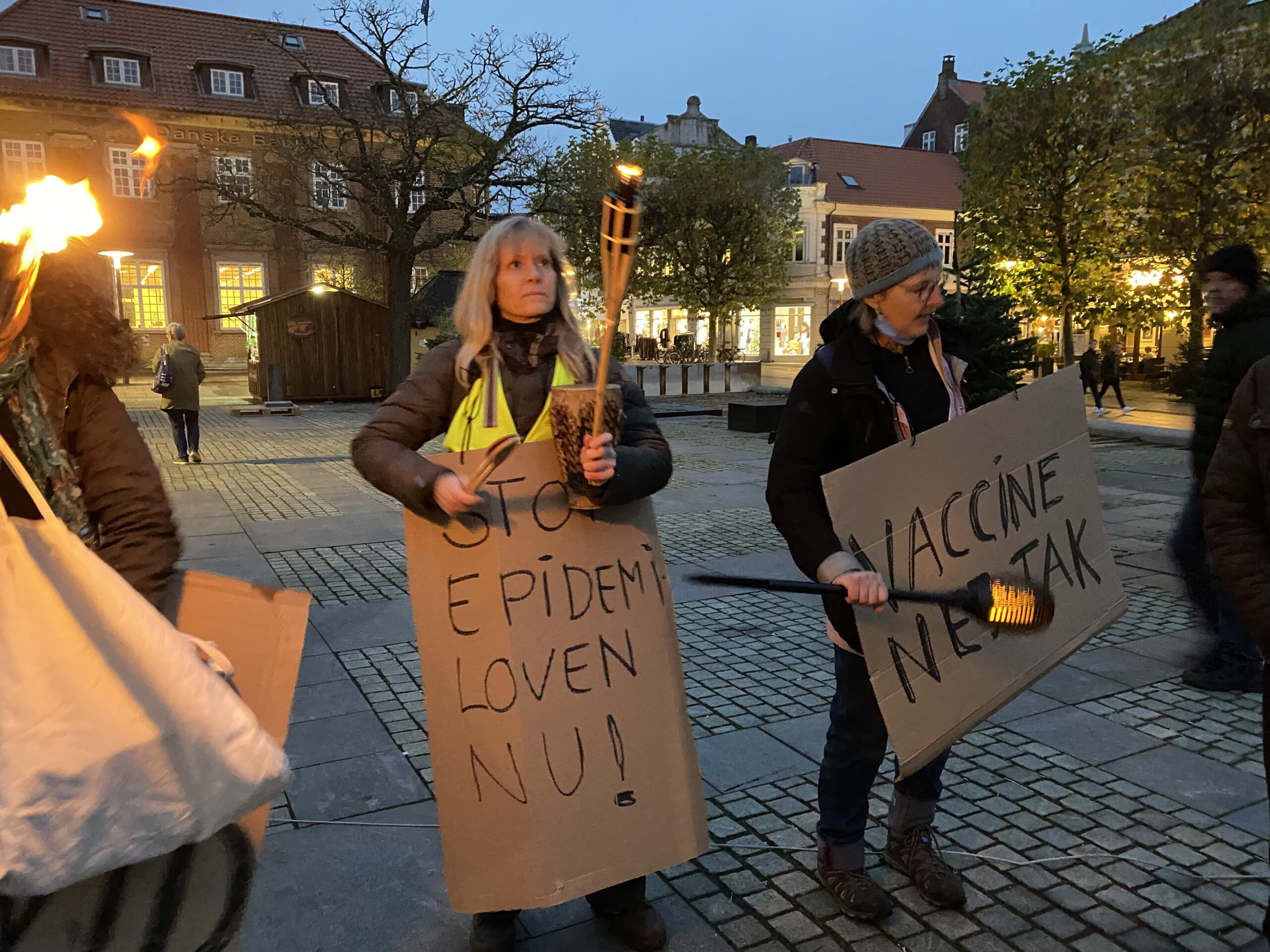 Demonstration på Rådhuspladsen: Støtte til minkavlerne og skepsis mod epidemiloven