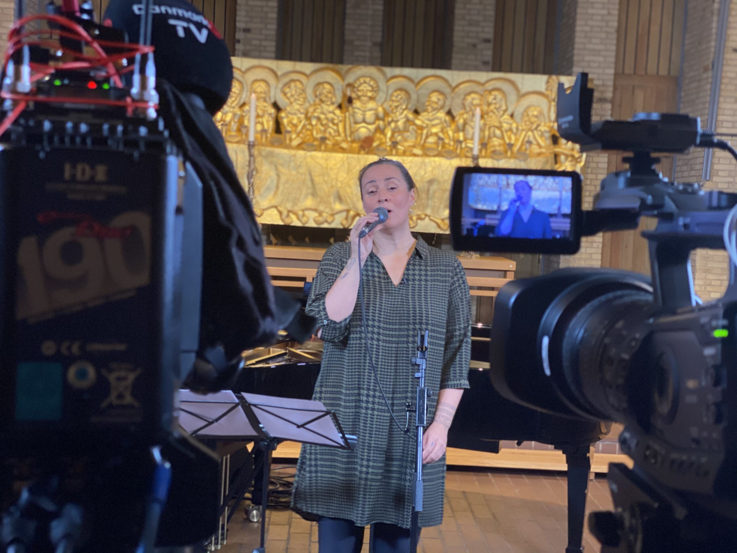 Se med “live” – Julie Berthelsen & Søren Okholm synger i Christianskirken